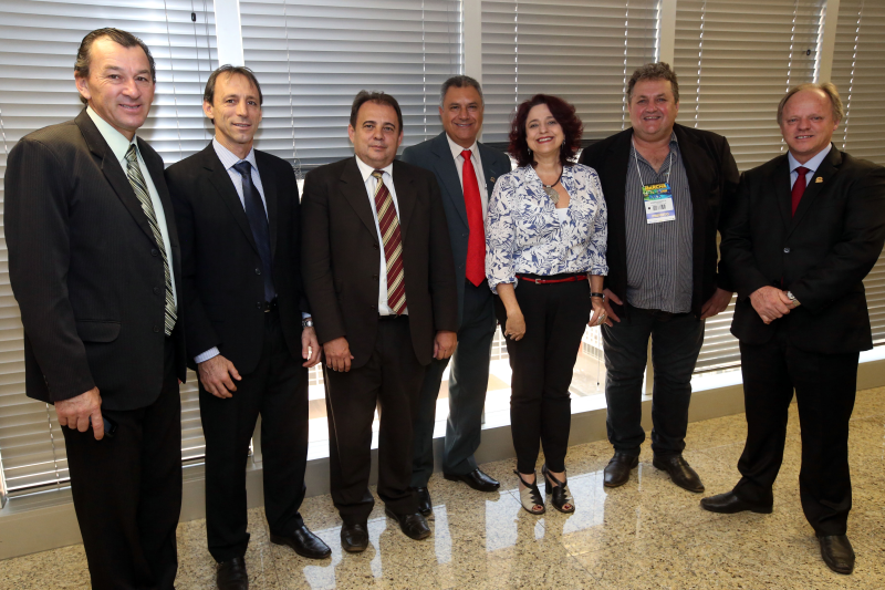 REUNIÃO COM A MINISTRA DAS CIDADES INES MAGALHÃES